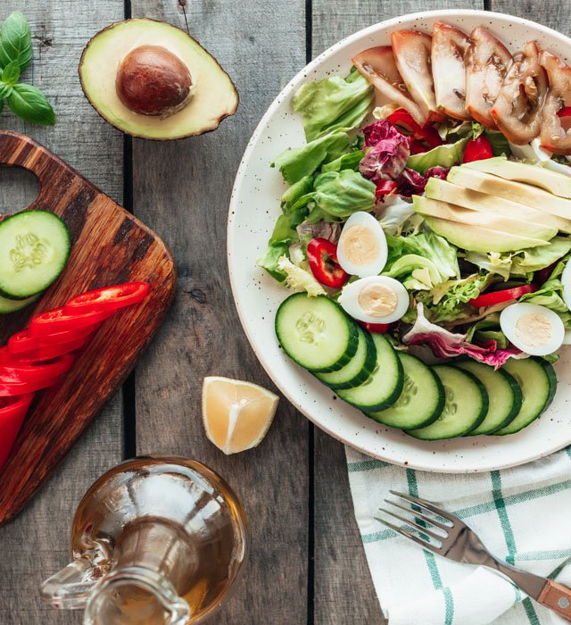 Torne-se a melhor versão de si mesmo com os serviços personalizados de nutrição oferecidos pelo Nutricionista Thalyta Franco!