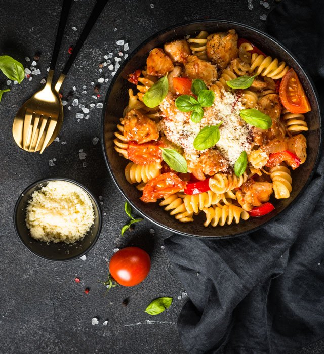 Torne-se a melhor versão de si mesmo com os serviços personalizados de nutrição oferecidos pelo Nutricionista Thalyta Franco!